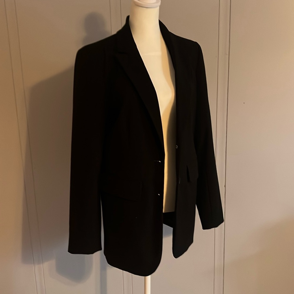 Small A New Day black 2 button blazer. Functional pockets.